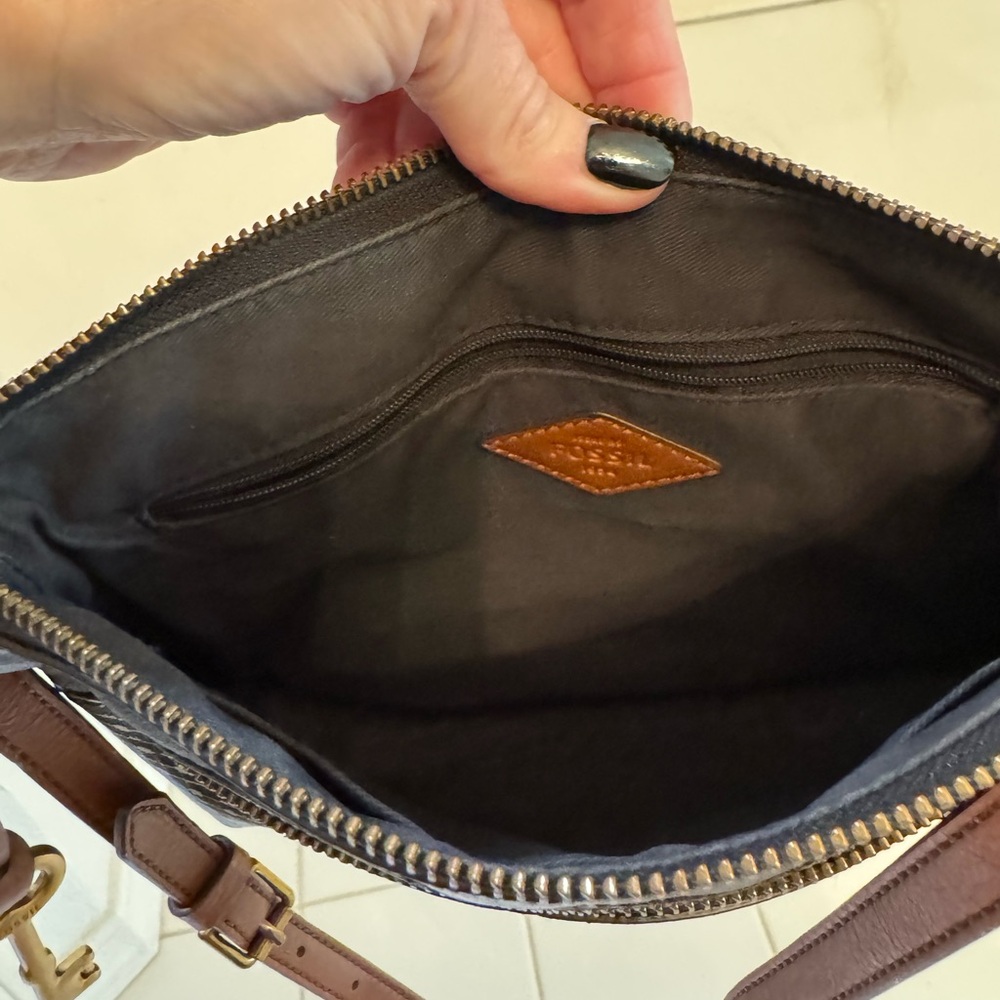 Black FOSSIL crossbody with brown adjustable strap. - Picture 3 of 4